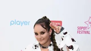 Odmieniona Ewa Farna na okładce czeskiego pisma. Totalne zaskoczenie