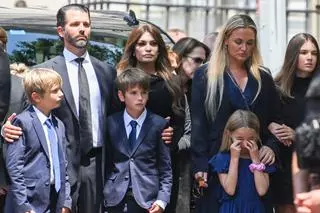Pogrzeb Ivany Trump. Donald Trump Jr. i Kimberly Guilfoyle z rodziną