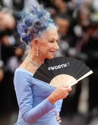 Helen Mirren w niebieskich włosach