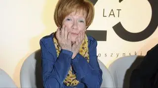 Fani przynoszą na grób Marii Czubaszek zaskakujące przedmioty. Ksiądz skomentował