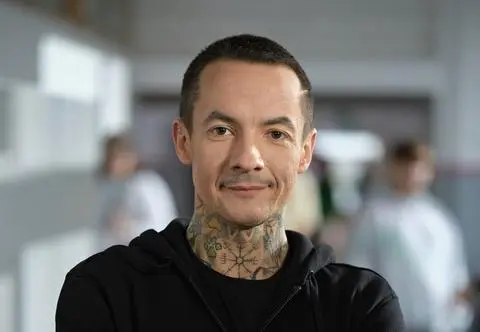 Prowadzący "Nastolatki rządzą… kasą" zrobił coming out. Zdobył się na zaskakujące wyznanie