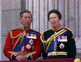 Król Karol III i księżniczka Anna