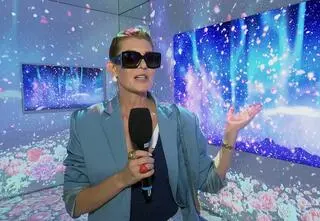Marta Wojtal zachwycona technologią Samsunga podczas prestiżowych targów sztuki. "Jakby żywy obraz wisiał na ścianie"