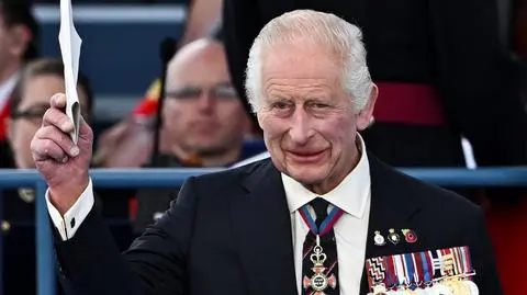 Karol III uwieczniony na nowym portrecie. Fani zachwyceni. "Dużo lepszy od tego piekielnie czerwonego"