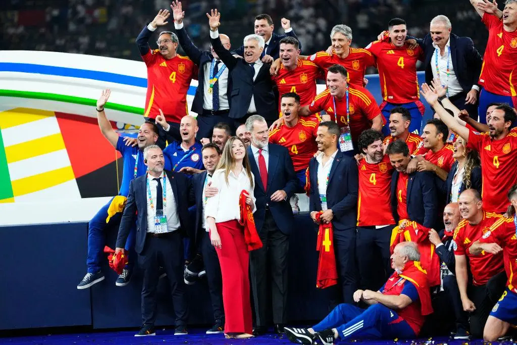 Król Filip z córką Sofią na finale Euro 2024