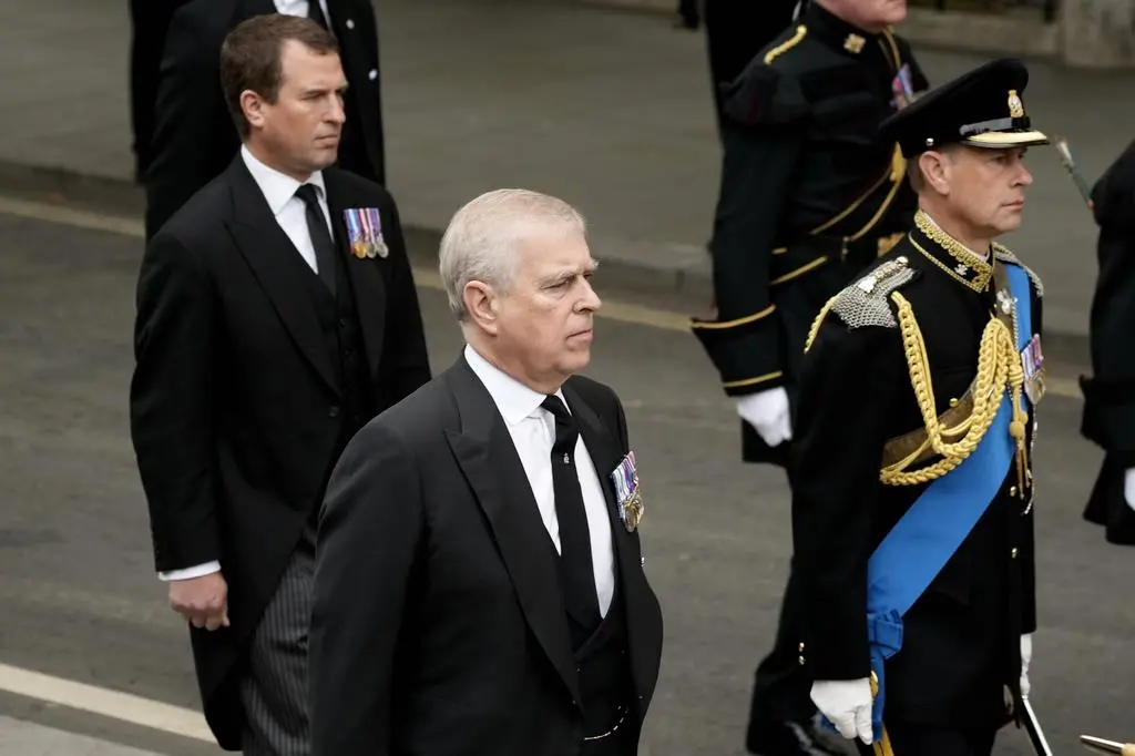 Pogrzeb Elżbiety II: Peter Phillips, książę Andrzej, książę Yorku i książę Edward, hrabia Wessex