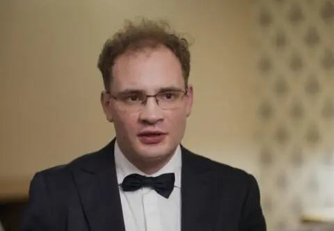 Fani "ŚOPW" odkryli zaskakującą rzecz o byłym mężu Julii. Właśnie zobaczyli go w telewizji