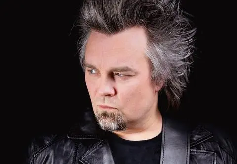 Wojtek Cugowski o pogodzeniu kariery z rodziną. "Żona wie, że czasami może mnie nie być dłużej w domu"