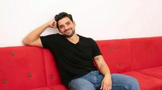 Sevag z "HP" pochwalił się dziewczyną. Zdjęcia kobiety trafiły do kalendarza