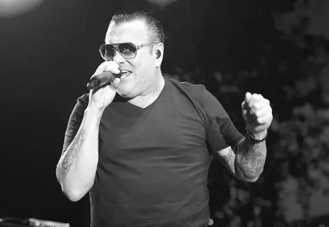 Steve Harwell ze Smash Mouth nie żyje. Miał 56 lat