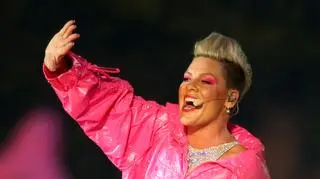 Pink musiała przerwać koncert. Ktoś rzucił w nią... prochami swojej zmarłej matki