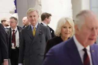 Sir Clive Alderton, czyli asystent Karola III