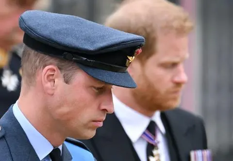 Książę William nie chce księcia Harry'ego na koronacji. Ekspert dosadnie skomentował tę decyzję