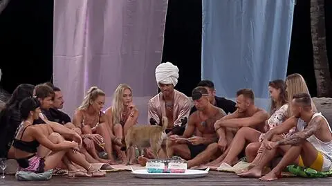 "True Love" odcinek 13. – pidżama party