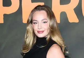 Wiktoria Gąsiewska nie do poznania! Aktorka odmieniona pojawiła się na premierze teatralnej