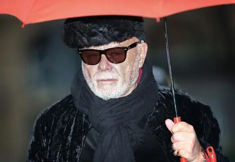 Gary Glitter po wyjściu na wolność został odesłany do więzienia. Upadek popularnego muzyka