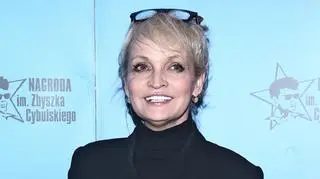 Adrianna Biedrzyńska pozuje nad basenem. "Bogini - niczym Afrodyta z morskiej piany"