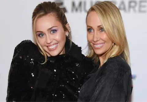 Mama Miley Cyrus stanęła na ślubnym kobiercu po raz trzeci. Jej wybranek to znany aktor