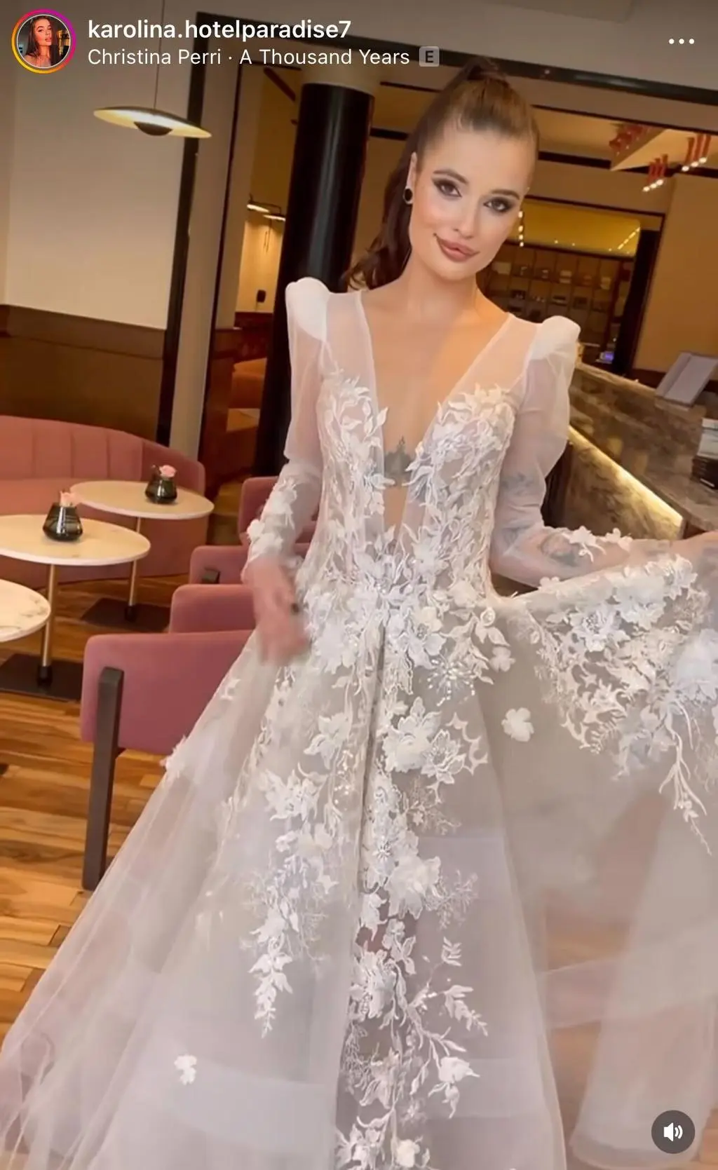 "Hotel Paradise 7". Karolina "Mallu" Majewska w sukni ślubnej