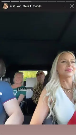 Julia von Stein z rodziną w drodze do Żurowej