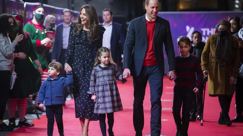 Kate Middleton i książę Wiliam z dziećmi
