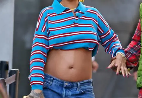 Rihanna zdradziła płeć dziecka? Wszystko przez ubranka, które oglądała w sklepie 