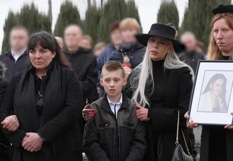 Rodzina Julii von Stein wyprawiła wzruszający pogrzeb Gosi z programu "Damy i wieśniczaki"