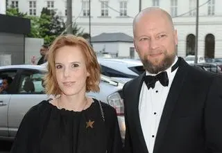 Żona Macieja Stuhra o groźbach śmierci. Zaskakująca reakcja aktora. Tak radzi sobie z hejtem