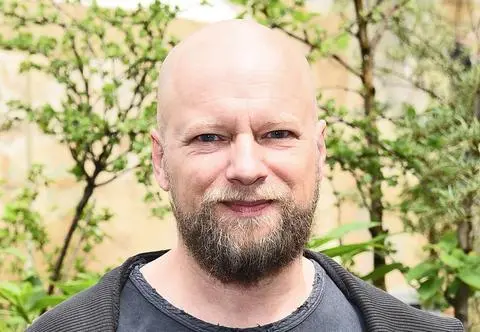 Maciej Stuhr opisał incydent z pociągu. "Lepiej siedzieć na schodku, niż wzbudzać sensację"
