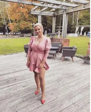 Julia Gołębiowska na ślubie ojca