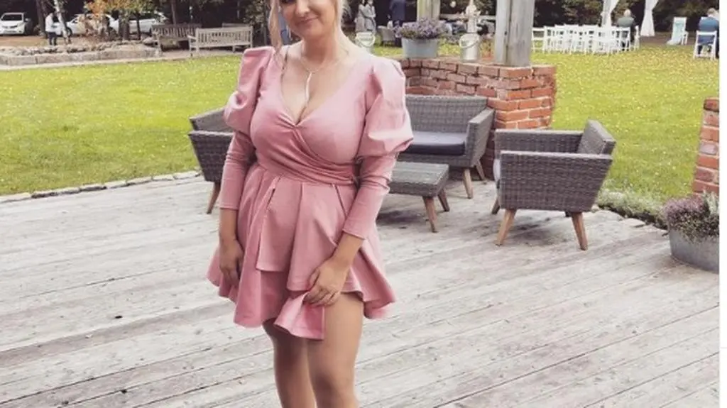 Julia Gołębiowska na ślubie ojca