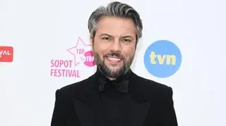 Olivier Janiak opublikował zdjęcie świadectwa z czerwonym paskiem.  Zwrócił się do rodziców i uczniów 