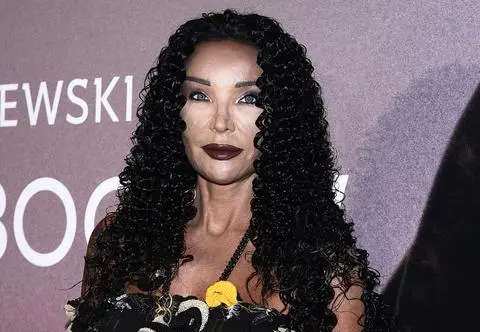 Ewa Minge napisała powieść sensacyjną. Obnaża w niej prawdę o show-biznesie