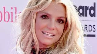 Britney Spears pozuje nago w miejscu publicznym. Fani są zaniepokojeni