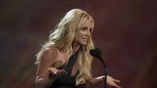 Britney Spears chciała naśladować Shakirę. Taniec z nożami przeraził fanów, wezwano policję