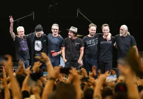 Gitarzysta zespołu Pearl Jam doznał groźnego wypadku na scenie. To go jednak nie powstrzymało