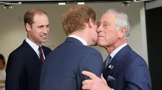 Książę Harry podczas ostatniej wizyty w Londynie spotkał się z ojcem na niecałą godzinę. Wiemy, dlaczego mieli tak mało czasu