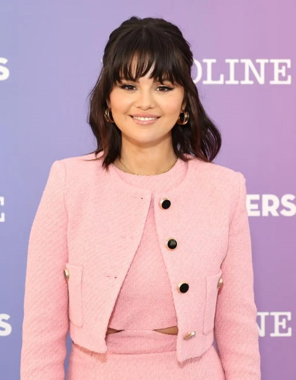 Modne fryzury wiosna/lato 2022.  Selena Gomez - "bob"