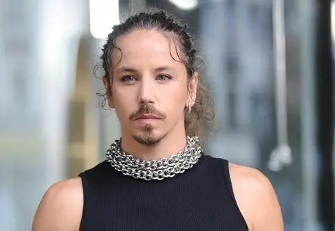 Michał Szpak o wysokości zarobków i godnym życiu w Polsce. Zdradził kwotę, która go zadowala
