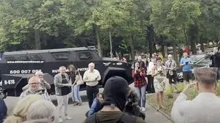 Krzysztof Rutkowski podczas ceremonii święcenia aut