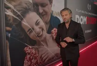 Olivier Janiak na premierze filmu "Dom Dobry"