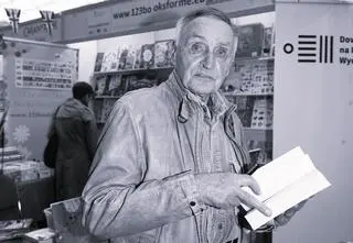 Podano szczegóły pogrzebu Andrzeja Mularczyka. Scenarzysta "Samych swoich" spocznie na Powązkach