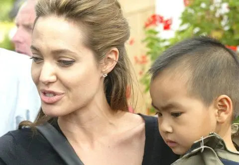 Angelina Jolie w towarzystwie syna odwiedziła Biały Dom. Maddox ma już 21 lat 