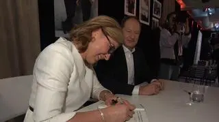 Były ambasador USA w Polsce i Olga Leonowicz o kulisach pracy w dyplomacji. Jakie historie skrywa ich książka?