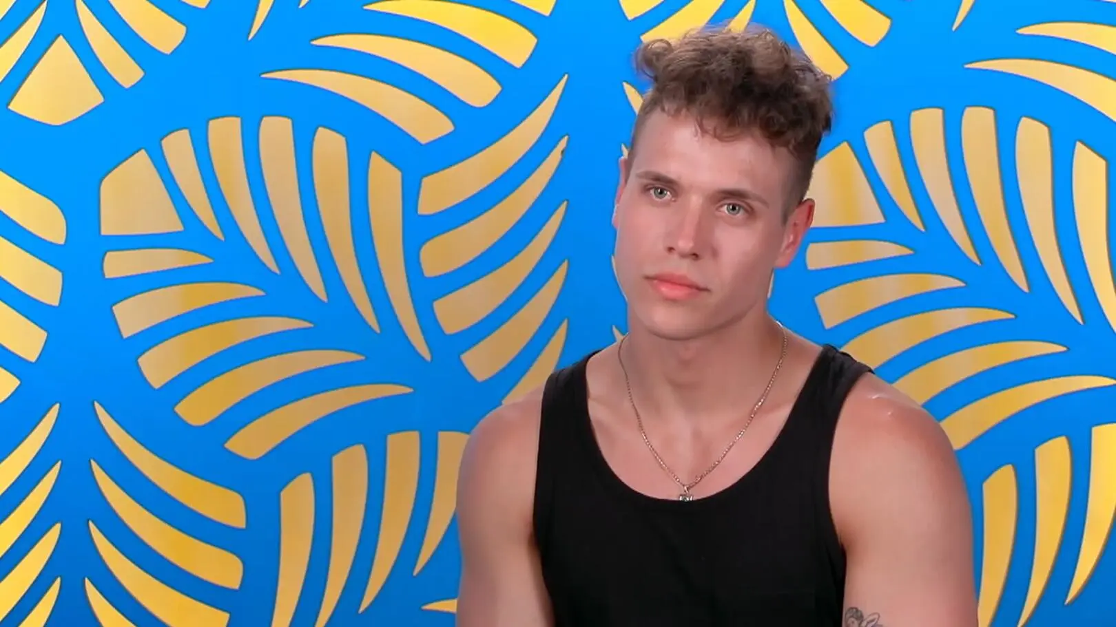 Kuba z "Hotelu Paradise 9" punktuje zachowania swojej dziewczyny. "Mam kontrolę rodzicielską"