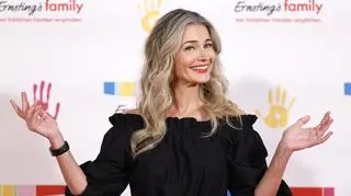 Popularna modelka skończyła 59 lat. Pokazała się zupełnie nago!