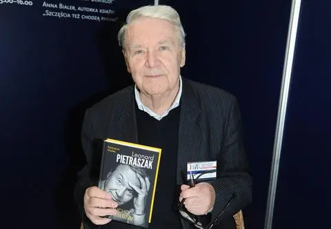 Leonard Pietraszak doczekał się nagrobka. Zamiast krzyża inny symbol