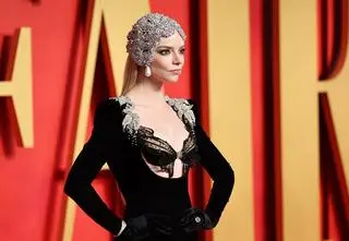 Anya Taylor-Joy po dwóch latach pokazała zdjęcia z sekretnego ślubu. Mroczny klimat zdziwił fanów