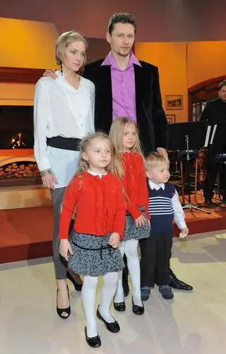 Dominika i Michał Chorosińscy z dziećmi w 2010 roku