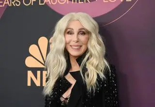 Cher zadała szyku na premierze. Rockowa stylizacja zachwyciła fanów